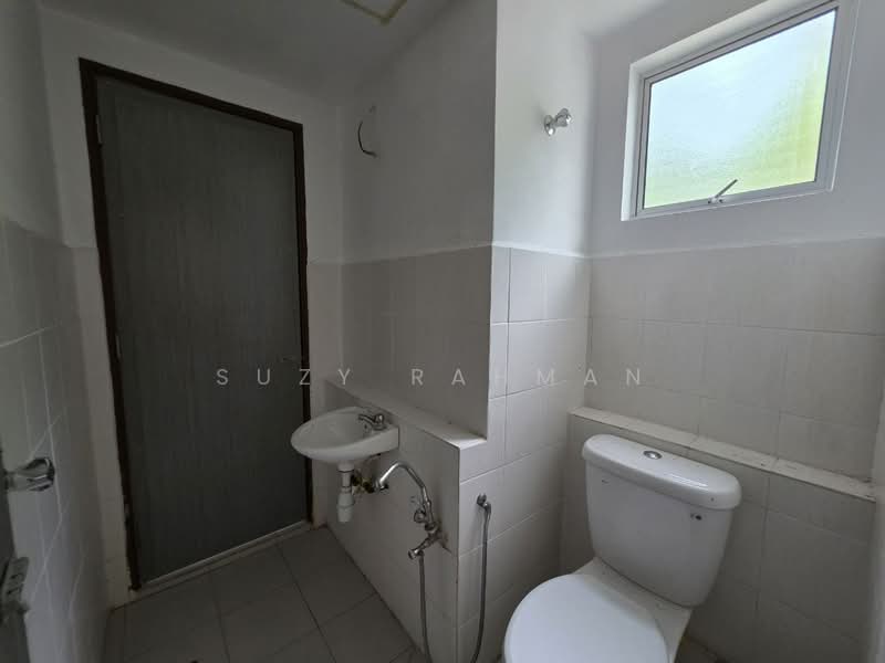 Rumah Teres 2 Tingkat untuk Dijual di Taman Salak Damai (Sepang) - Suzy Rahman - Bathroom - PropertyGuru.com.my