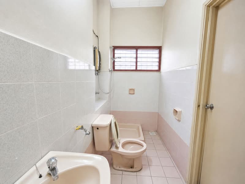 Rumah Teres 2 Tingkat untuk Dijual di Usj 16 (Subang Jaya) - Jason Ooi - Bathroom - PropertyGuru.com.my