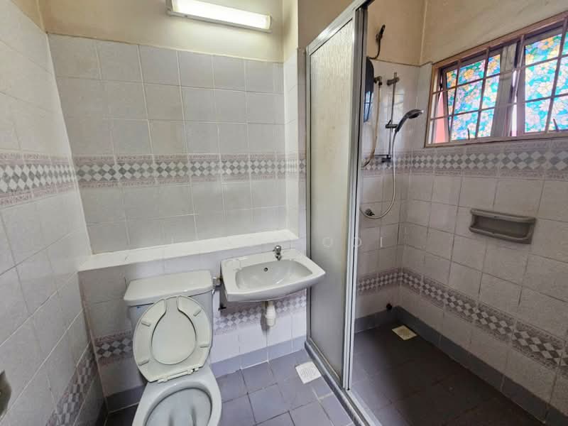 Rumah Teres 2 Tingkat untuk Dijual di Usj 16 (Subang Jaya) - Jason Ooi - Bathroom - PropertyGuru.com.my