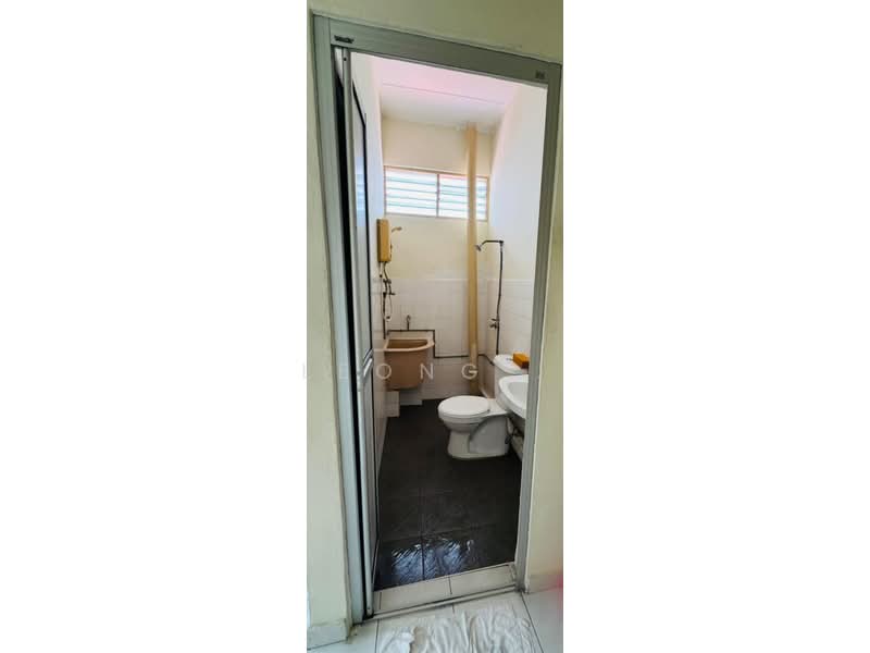 Flat for Sale at 25 Jalan Gemas - Leong . - Bathroom - PropertyGuru.com.my