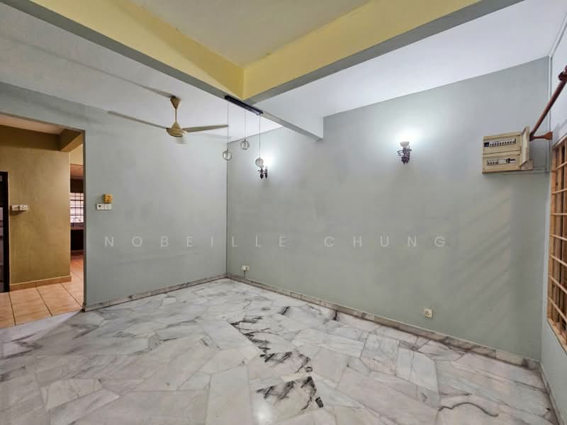 Rumah Teres 2 Tingkat untuk Dijual di Usj 16 (Subang Jaya) - Nobeille Chung - Living Room - PropertyGuru.com.my