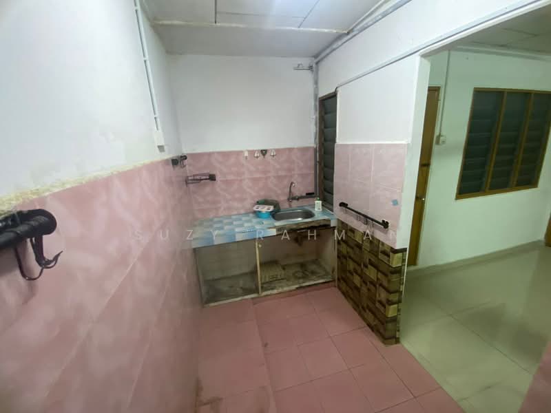 Flat for Sale at Kelumpuk Bambu - Suzy Rahman - Kitchen - PropertyGuru.com.my