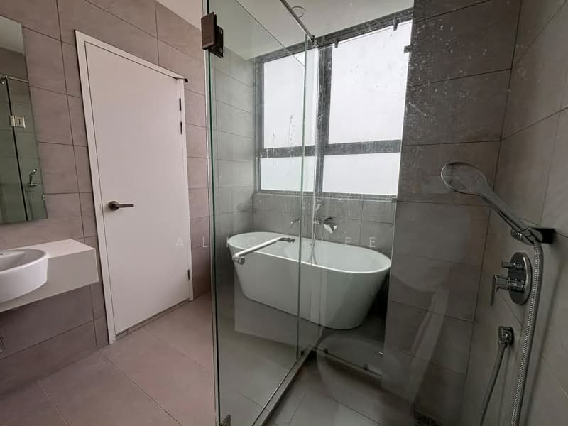 Servis Apartment untuk Disewa di Dorsett Waterfront Subang - Alice Lee - Bathroom - PropertyGuru.com.my