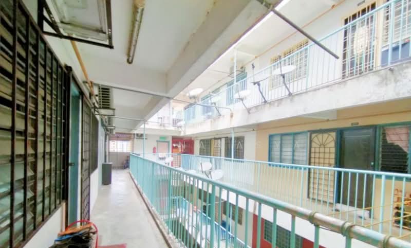 Apartment for Sale at Pangsapuri Kenanga Sari - Fifi Natasya - Corridor - PropertyGuru.com.my
