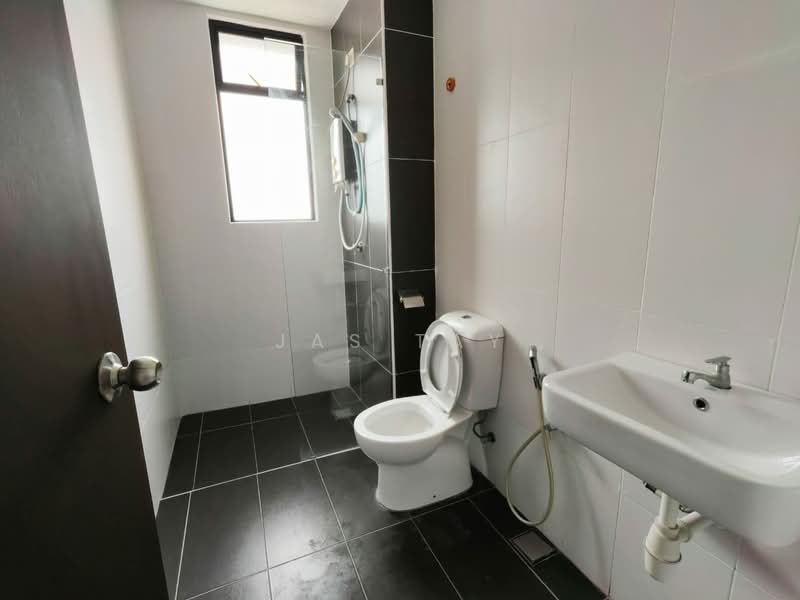 Servis Apartment untuk Dijual di The Garden Residences Premier, Skudai - Jas Tay - Bathroom - PropertyGuru.com.my