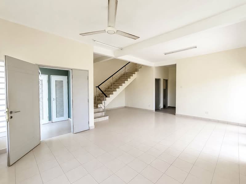 Rumah Teres 2 Tingkat untuk Dijual di Bandar Enstek (Negeri Sembilan) - N. Melisa - Living Room - PropertyGuru.com.my