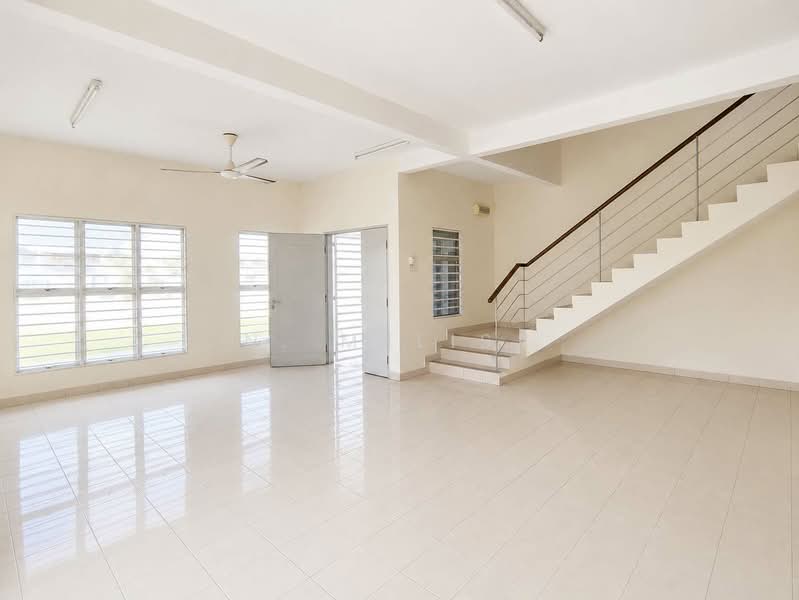 Rumah Teres 2 Tingkat untuk Dijual di Bandar Enstek (Negeri Sembilan) - N. Melisa - Living Room - PropertyGuru.com.my