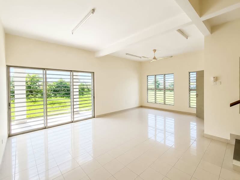 Rumah Teres 2 Tingkat untuk Dijual di Bandar Enstek (Negeri Sembilan) - N. Melisa - Living Room - PropertyGuru.com.my