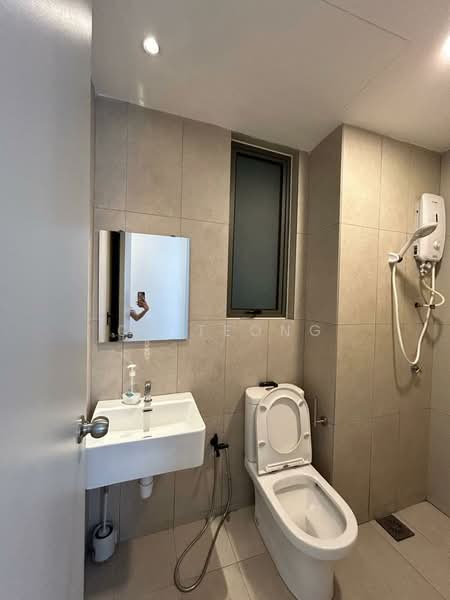 Kondominium untuk Disewa di Kenwingston Platz - CK Teong - Bathroom - PropertyGuru.com.my