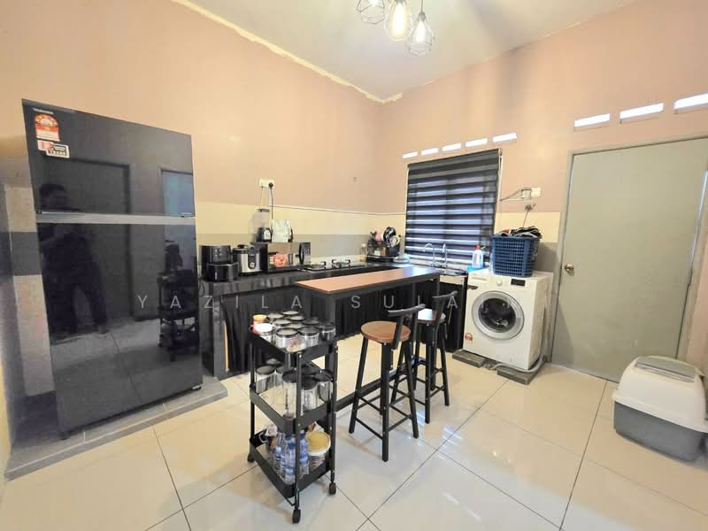 Semi-Detached House for Sale in Telok Panglima Garang (Selangor) - Yazila Sulaimi - Kitchen - PropertyGuru.com.my