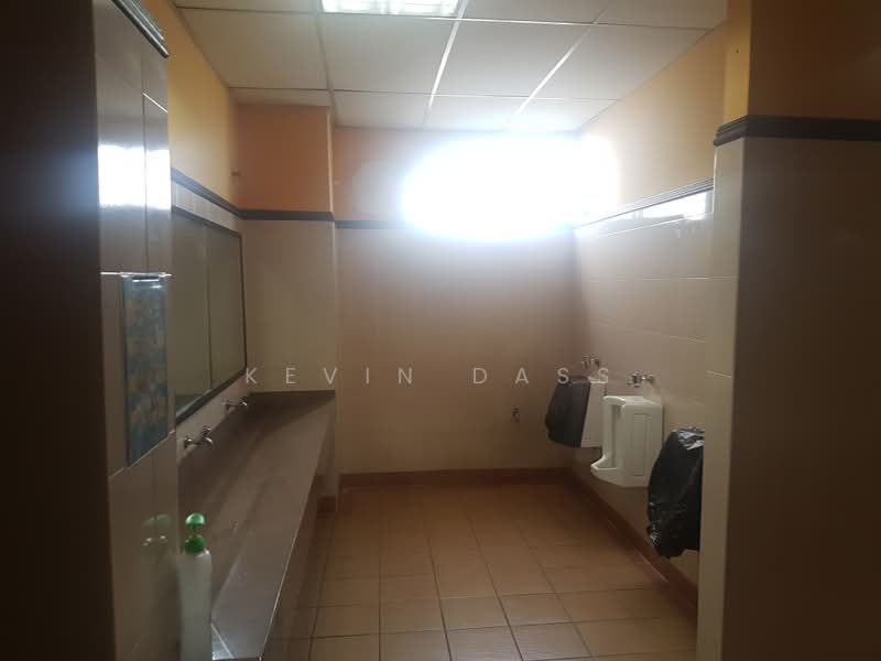 Warehouse for Sale in Usj 1 (Subang Jaya) - Kevin Dass - Bathroom - PropertyGuru.com.my