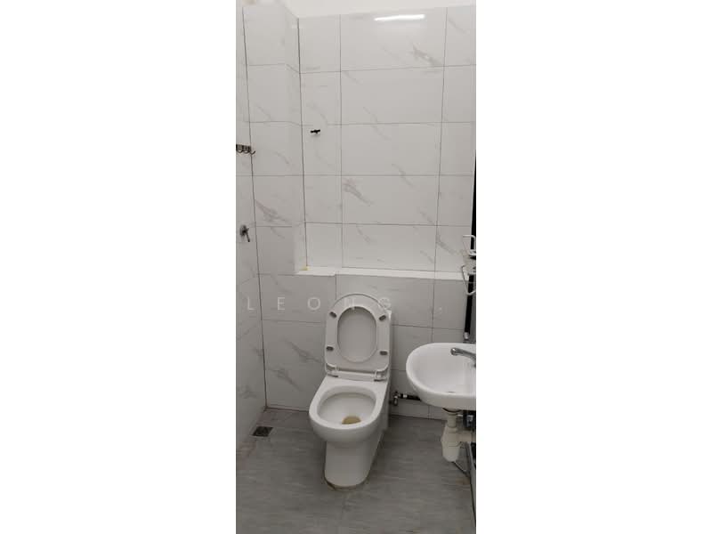 Rumah Teres 2 Tingkat untuk Dijual di Teluk Kumbar (Penang) - Leong . - Bathroom - PropertyGuru.com.my