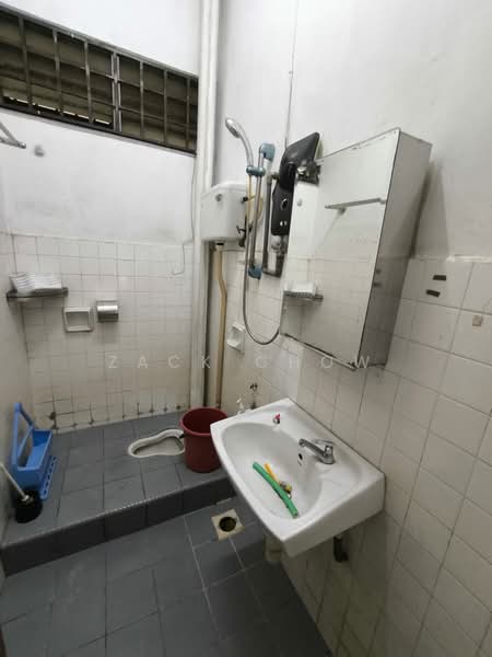 1-storey Terraced House for Sale in Taman Rinting (Masai) - Zack Chow - Bathroom - PropertyGuru.com.my