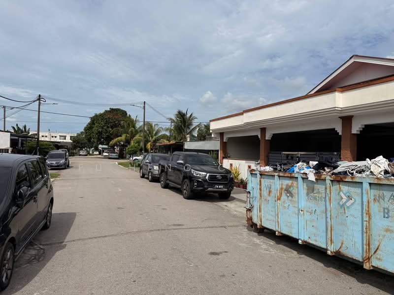 1-storey Terraced House for Sale in Taman Pasir Emas (Pasir Gudang) - Fu Heng Chong - Exterior - PropertyGuru.com.my