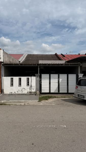 1-storey Terraced House for Sale in Taman Pasir Emas (Pasir Gudang) - Fu Heng Chong - Exterior - PropertyGuru.com.my