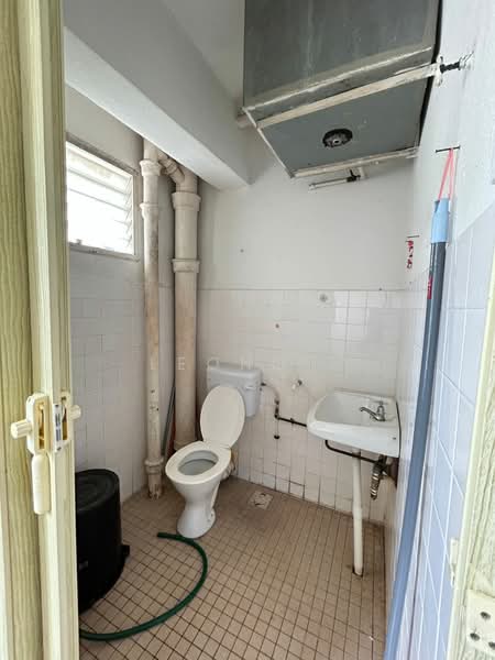 Pangsapuri untuk Dijual di Desa Delima - Leong . - Bathroom - PropertyGuru.com.my