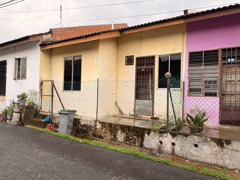 1-storey Terraced House for Sale in Bandar Putra (Kulai) - Fu Heng Chong - Exterior - PropertyGuru.com.my