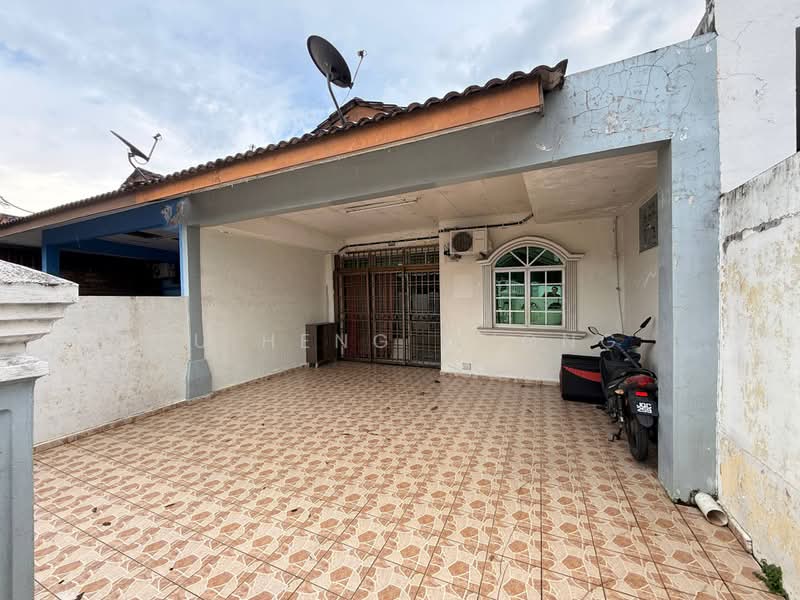 1-storey Terraced House for Sale in Bandar Putra (Kulai) - Fu Heng Chong - Exterior - PropertyGuru.com.my