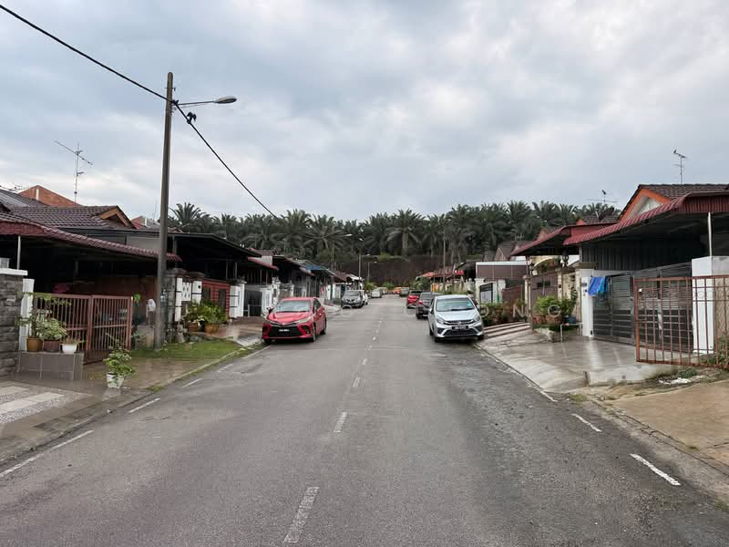 1-storey Terraced House for Sale in Bandar Putra (Kulai) - Fu Heng Chong - Exterior - PropertyGuru.com.my