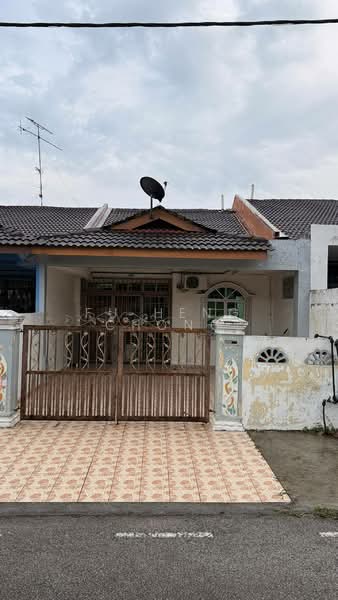 1-storey Terraced House for Sale in Bandar Putra (Kulai) - Fu Heng Chong - Exterior - PropertyGuru.com.my