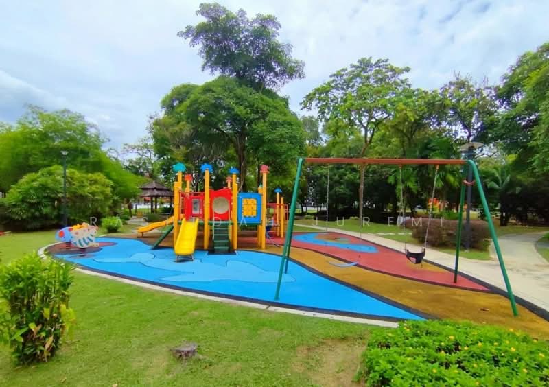 Semi-Detached House for Sale in Setia Alam (Selangor) - Rashidah Juremi - Garden - PropertyGuru.com.my