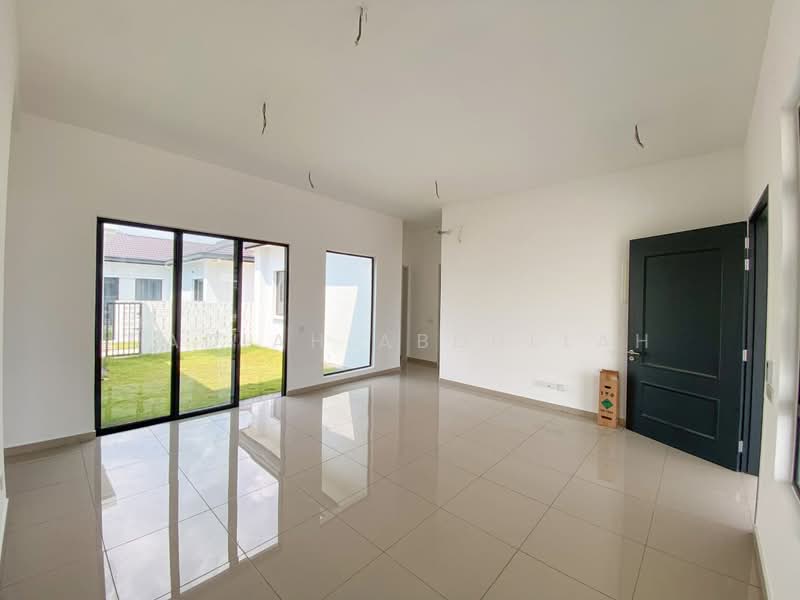 Rumah Teres 1 Tingkat untuk Dijual di Eco Grandeur (Puncak Alam) - Nadiah Abdullah - Living Room - PropertyGuru.com.my