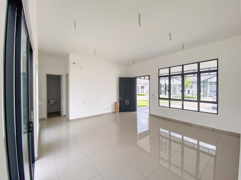 Rumah Teres 1 Tingkat untuk Dijual di Eco Grandeur (Puncak Alam) - Nadiah Abdullah - Living Room - PropertyGuru.com.my