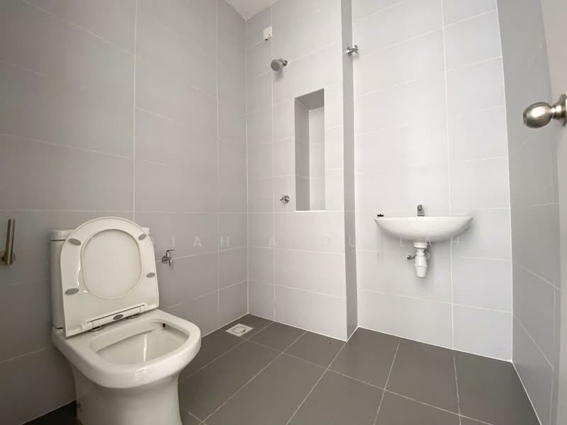 Rumah Teres 1 Tingkat untuk Dijual di Eco Grandeur (Puncak Alam) - Nadiah Abdullah - Bathroom - PropertyGuru.com.my