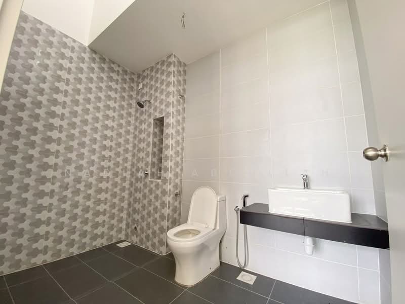 Rumah Teres 1 Tingkat untuk Dijual di Eco Grandeur (Puncak Alam) - Nadiah Abdullah - Bathroom - PropertyGuru.com.my