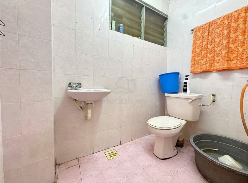 Rumah Teres 2 Tingkat untuk Dijual di Taman Melur (Ampang) - Alan Lee - Bathroom - PropertyGuru.com.my