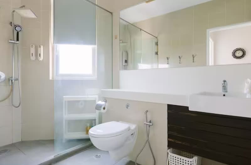Service Residence for Sale at One One Eight (118 @ Island Plaza) - Leong . - Bathroom - PropertyGuru.com.my