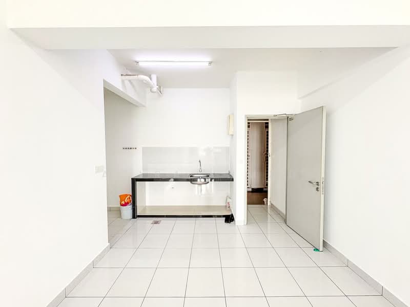 Pangsapuri untuk Dijual di The Residence 1 @ Tiara South - Azira Ahmad - Kitchen - PropertyGuru.com.my
