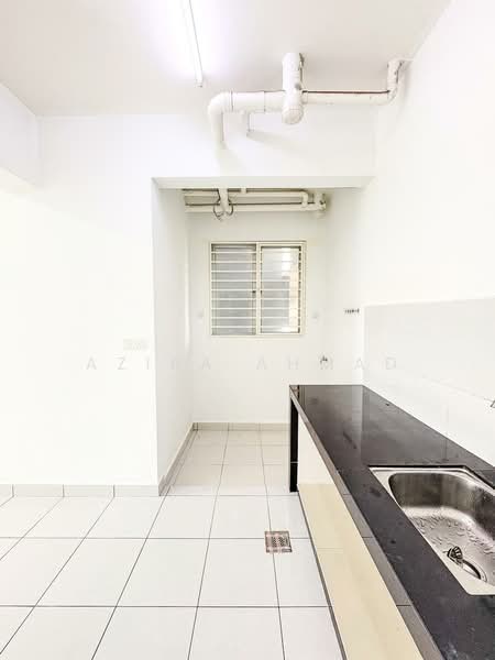 Pangsapuri untuk Dijual di The Residence 1 @ Tiara South - Azira Ahmad - Kitchen - PropertyGuru.com.my