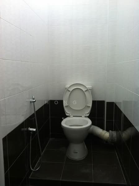 Shop for Rent in Ayer Itam (Penang) - Hong . - Bathroom - PropertyGuru.com.my