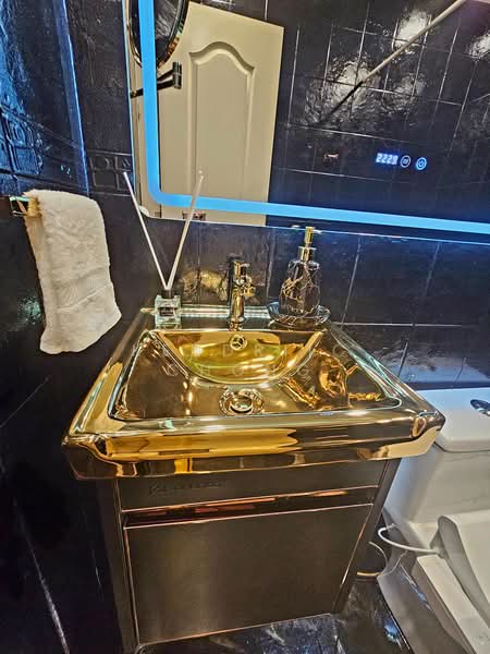 Kondominium untuk Disewa di Pelangi Utama - Kendriic Chong - Bathroom - PropertyGuru.com.my