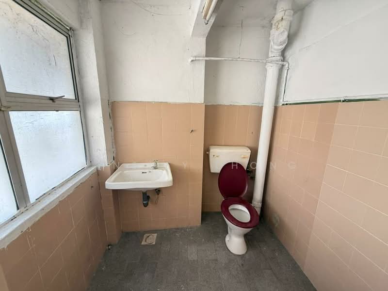 Shop / Office for Sale in Ipoh (Perak) - Ainsley Thong - Bathroom - PropertyGuru.com.my