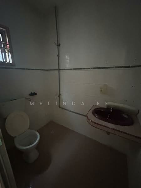 Rumah Teres 1 Tingkat untuk Dijual di Taman Johor Jaya (Johor Bahru) - Melinda Ee - Bathroom - PropertyGuru.com.my