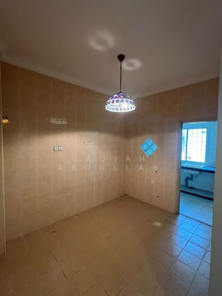 Rumah Teres 2 Tingkat untuk Dijual di Uep Industrial Park (Subang Jaya) - Nadiah Abdullah - Kitchen - PropertyGuru.com.my