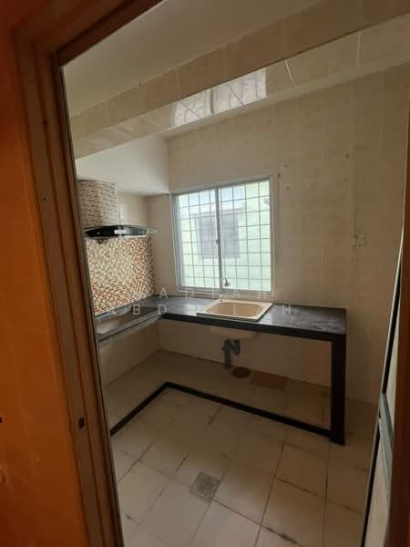 Rumah Teres 2 Tingkat untuk Dijual di Uep Industrial Park (Subang Jaya) - Nadiah Abdullah - Kitchen - PropertyGuru.com.my