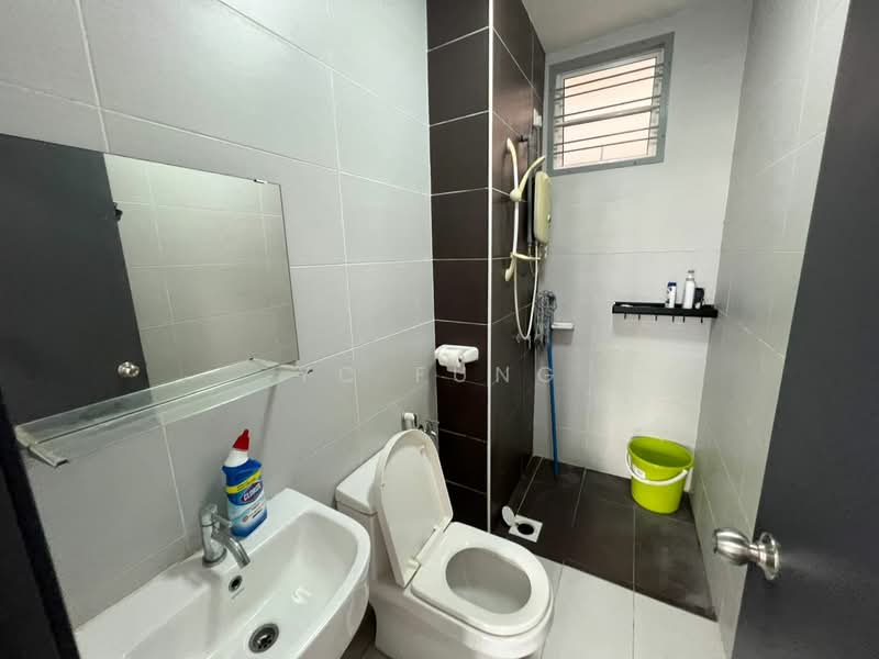 Pangsapuri untuk Disewa di Nusa Heights (Nusa Puncak) - YC Fung - Bathroom - PropertyGuru.com.my