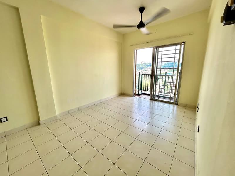 Kondominium untuk Dijual di Pangsapuri Saujana Gombak - M.J Zairin - Balcony - PropertyGuru.com.my