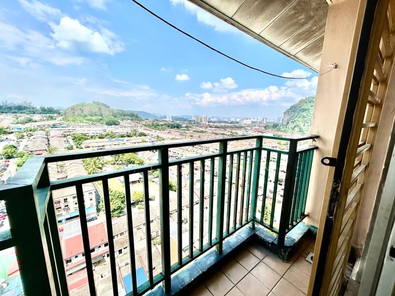 Kondominium untuk Dijual di Pangsapuri Saujana Gombak - M.J Zairin - Balcony - PropertyGuru.com.my