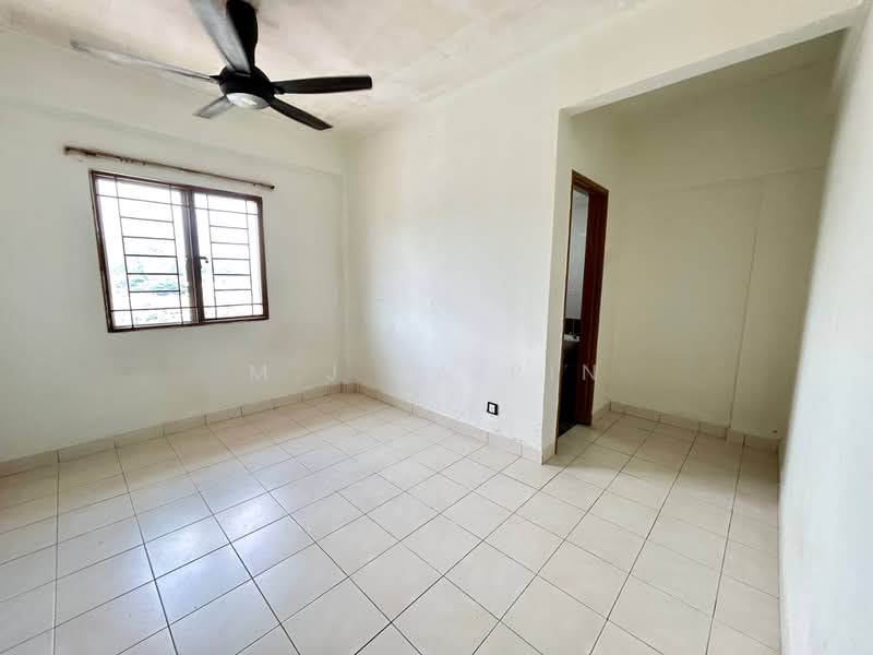 Kondominium untuk Dijual di Pangsapuri Saujana Gombak - M.J Zairin - Interior - PropertyGuru.com.my