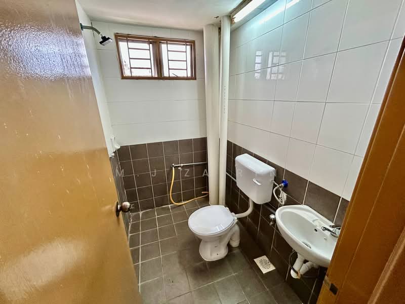 Kondominium untuk Dijual di Pangsapuri Saujana Gombak - M.J Zairin - Bathroom - PropertyGuru.com.my