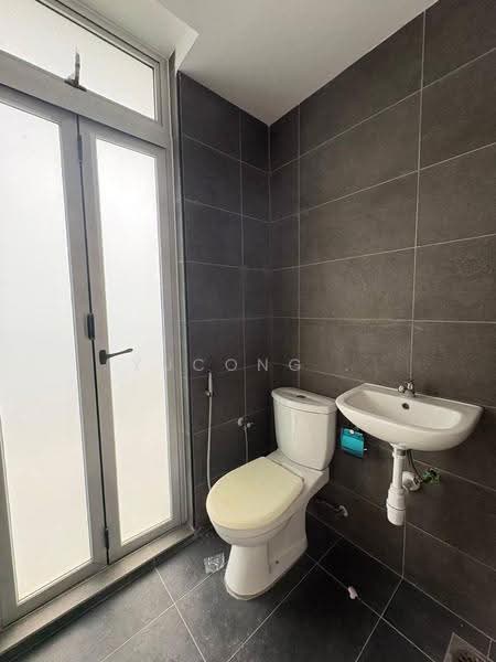 Kediaman Servis untuk Dijual di Midas @ Seri Alam - Yucong . - Bathroom - PropertyGuru.com.my