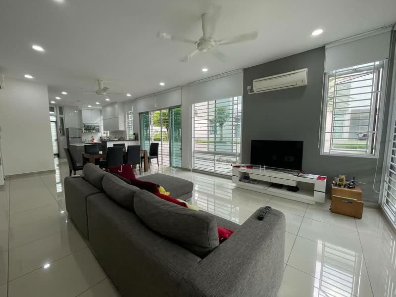 2-storey Terraced House for Rent in Taman Mount Austin (Tebrau) - Jessy Koh - Living Room - PropertyGuru.com.my
