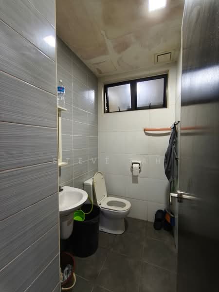 Service Residence for Sale at Sky Oasis Residence (Pangsapuri Oasis 1) - Steve Tah - Bathroom - PropertyGuru.com.my