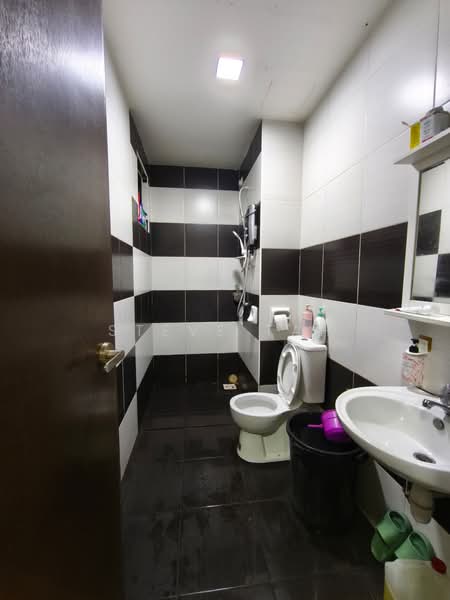 Service Residence for Sale at Sky Oasis Residence (Pangsapuri Oasis 1) - Steve Tah - Bathroom - PropertyGuru.com.my