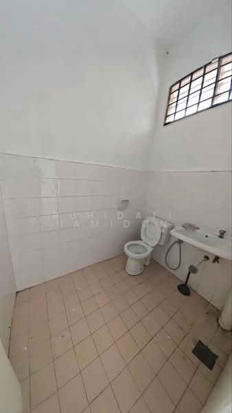Rumah Teres 2 Tingkat untuk Dijual di Taman Puteri Wangsa (Ulu Tiram) - RUHIDAFI HAMIDON - Bathroom - PropertyGuru.com.my