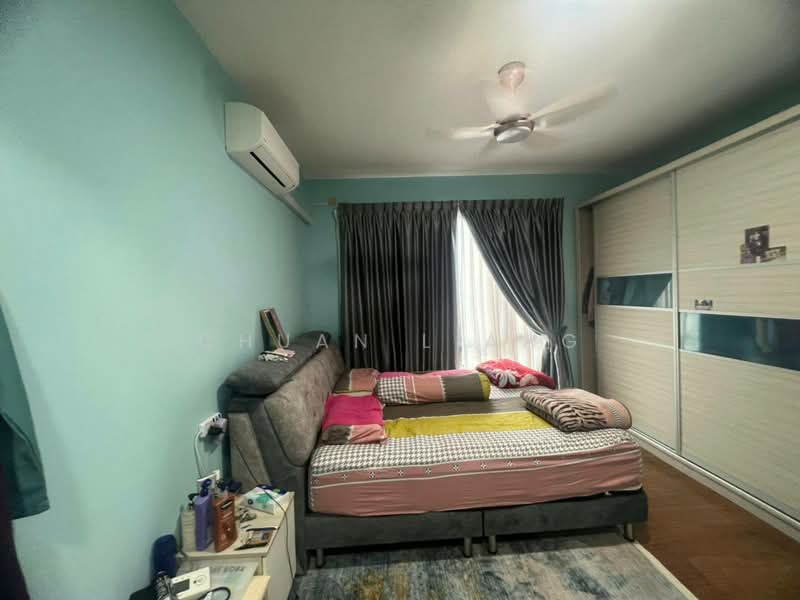 Kediaman Servis untuk Dijual di Country Garden Central Park - Chuan Liang - Bedroom - PropertyGuru.com.my